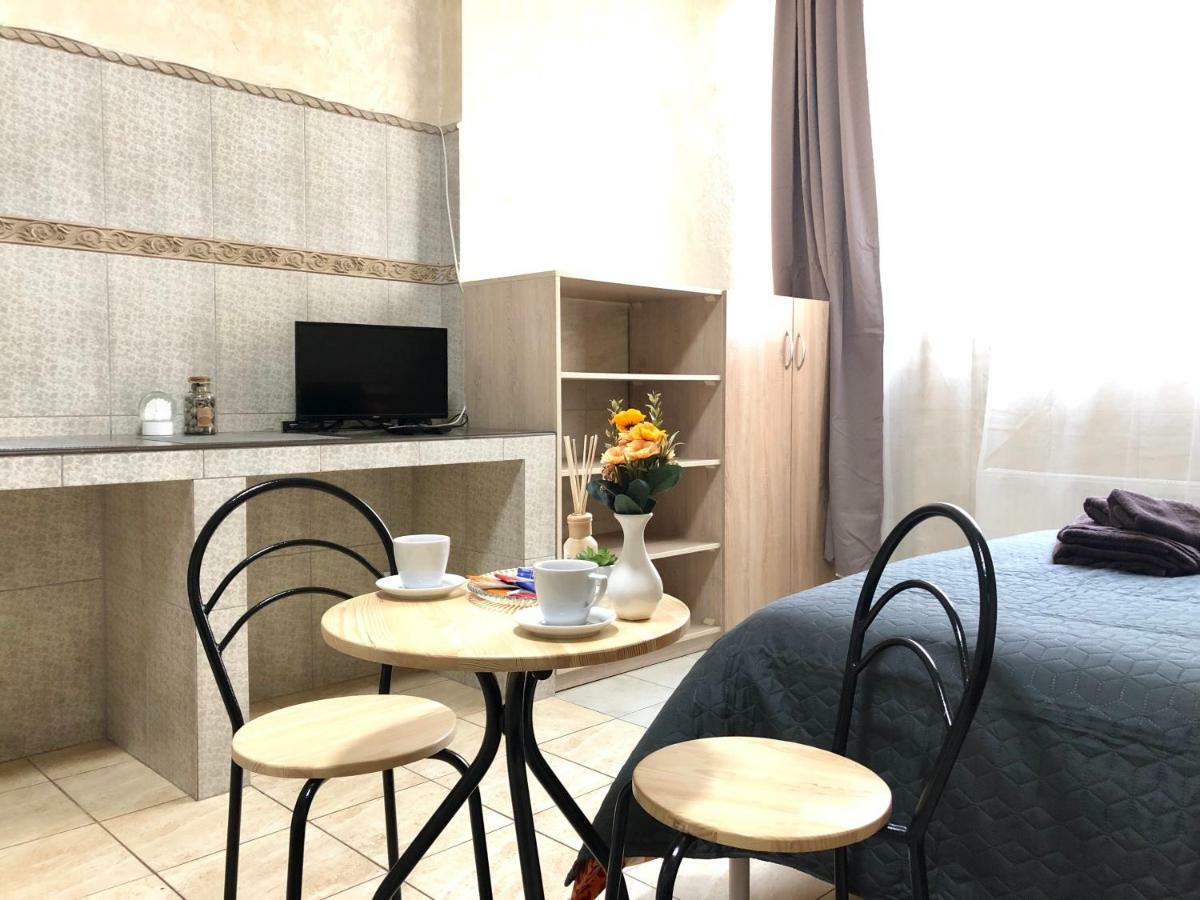 Modern Aparthotel Near Metro Pecherska Kiev Extérieur photo