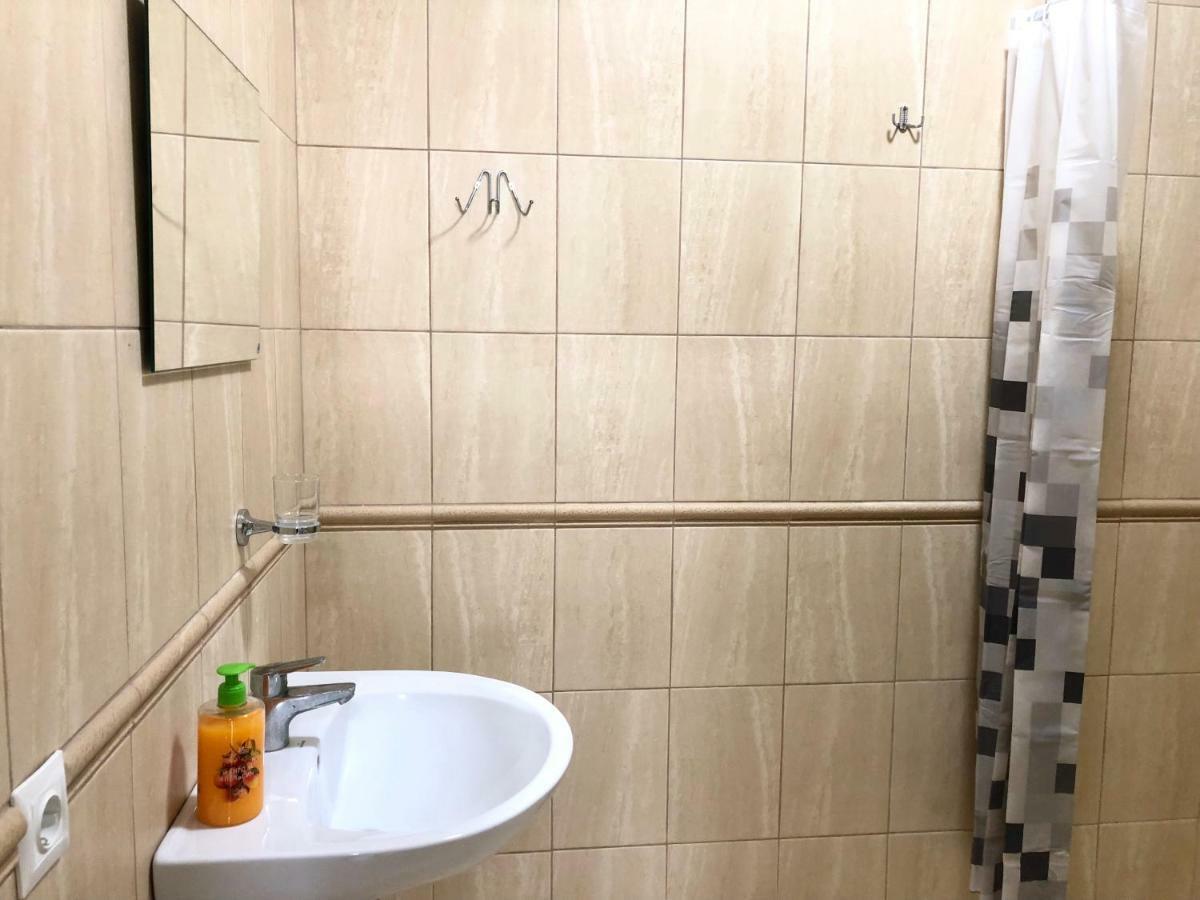 Modern Aparthotel Near Metro Pecherska Kiev Extérieur photo