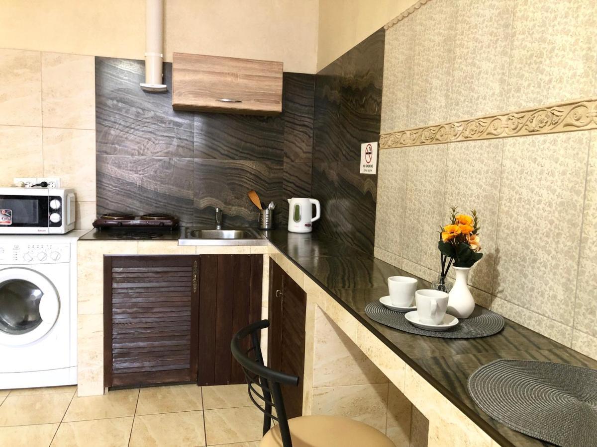 Modern Aparthotel Near Metro Pecherska Kiev Extérieur photo