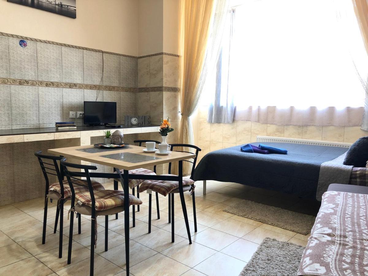 Modern Aparthotel Near Metro Pecherska Kiev Extérieur photo